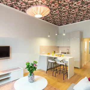 Glamorous And Brand New 2 Bedroom , Kraków Polska